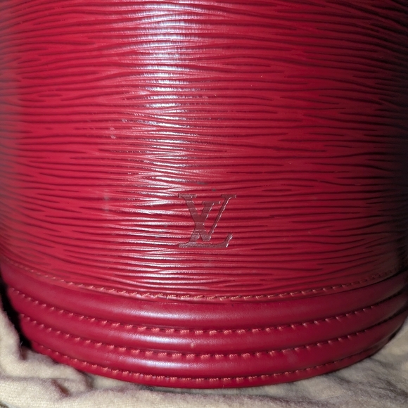 Louis Vuitton Cannes Epi Red. Authentic and pre-owned - Picture 8 of 11